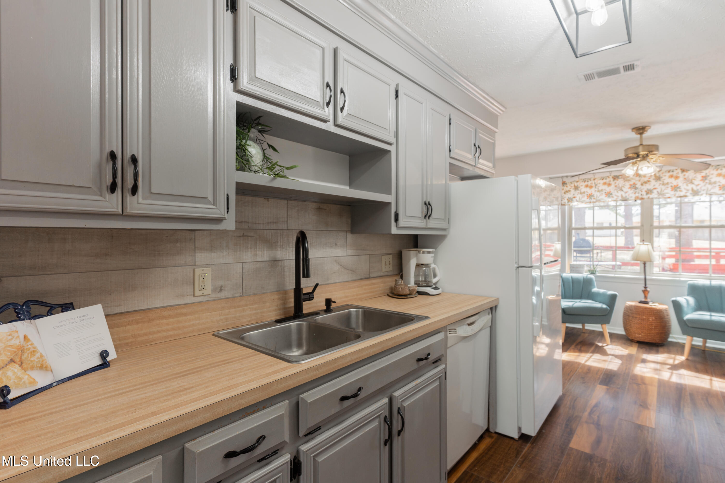 1419 Huntcliff Way Clinton, MS 39056 - Photo 16 of 67 16-Kitchen
