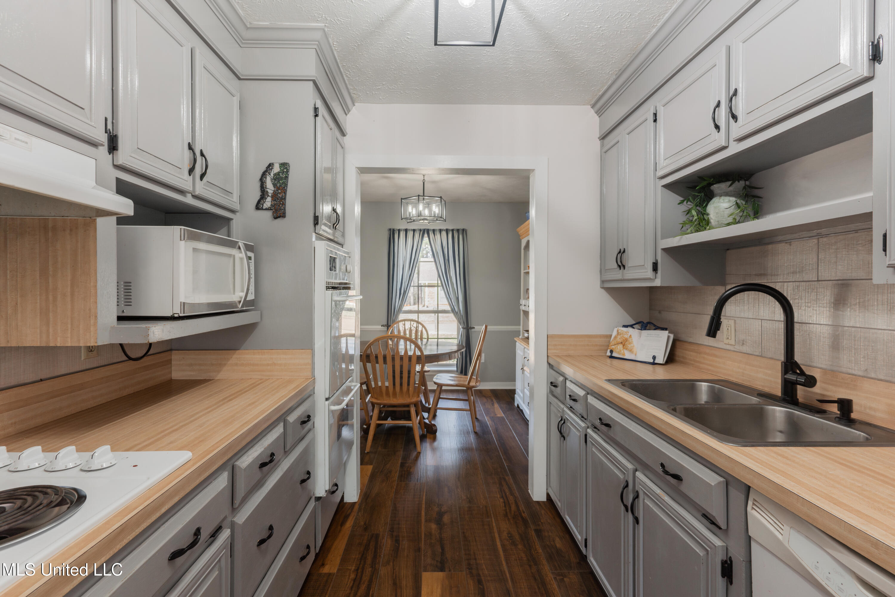 1419 Huntcliff Way Clinton, MS 39056 - Photo 18 of 67 18-Kitchen