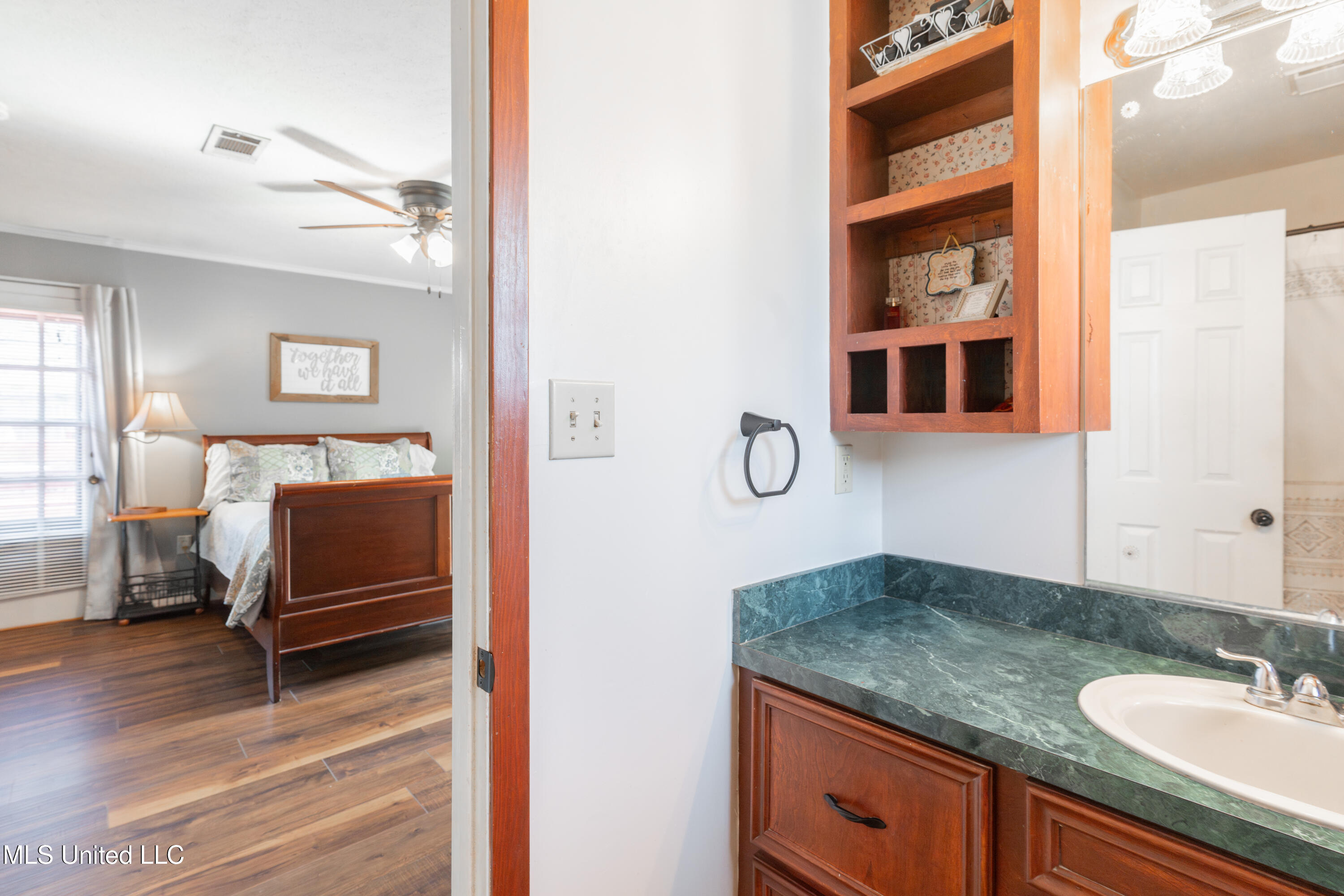 1419 Huntcliff Way Clinton, MS 39056 - Photo 38 of 67 38-PrimaryBathoom