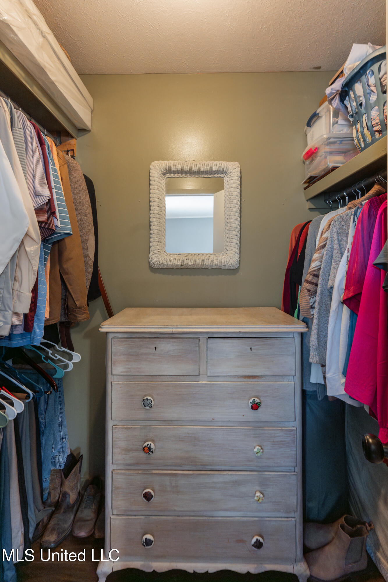 1419 Huntcliff Way Clinton, MS 39056 - Photo 39 of 67 39-PrimaryCloset