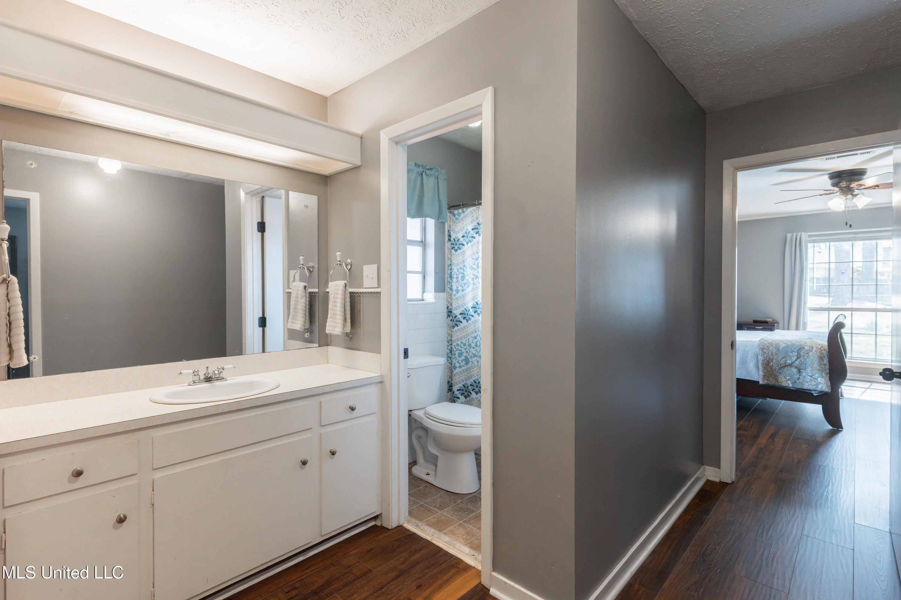 1419 Huntcliff Way Clinton, MS 39056 - Photo 52 of 67 52-HallBathroom