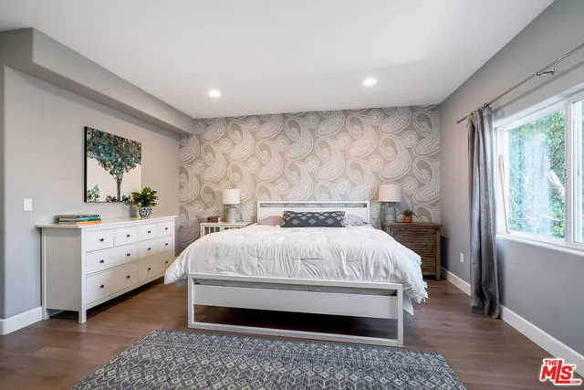 $8,000 | 1745 South Barrington Avenue, Los Angeles, CA 90025