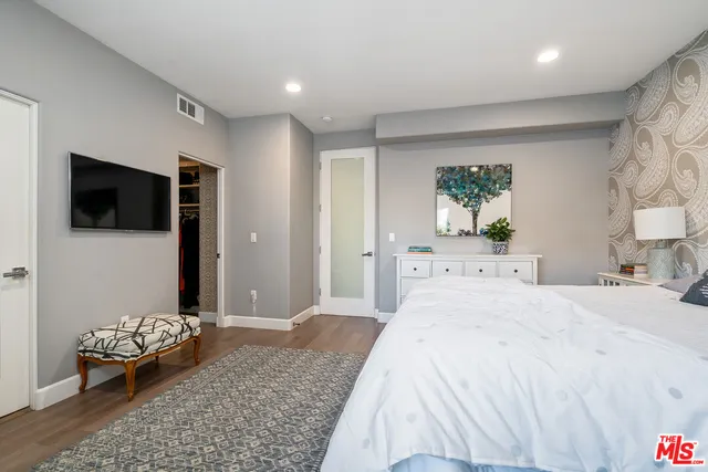 $8,000 | 1745 South Barrington Avenue, Los Angeles, CA 90025