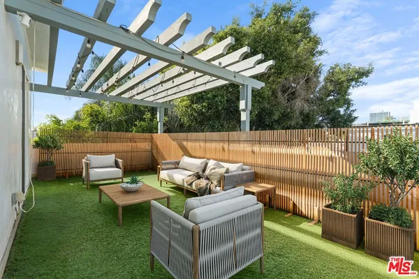 $7,500 | 1745 South Barrington Avenue, Los Angeles, CA 90025