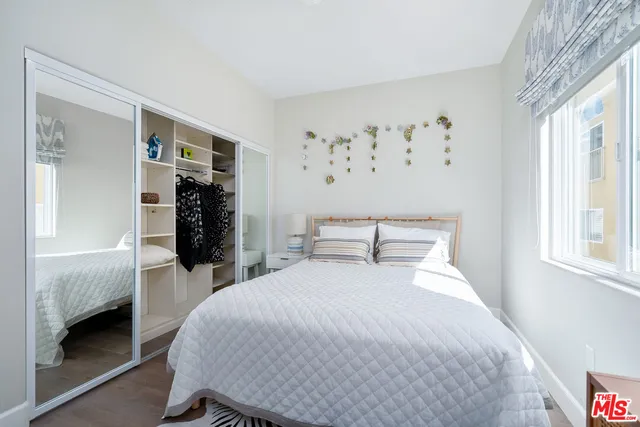 $8,000 | 1745 South Barrington Avenue, Los Angeles, CA 90025