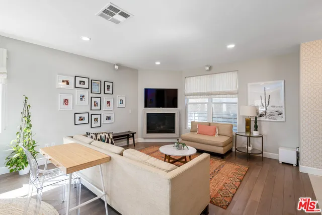 $8,000 | 1745 South Barrington Avenue, Los Angeles, CA 90025