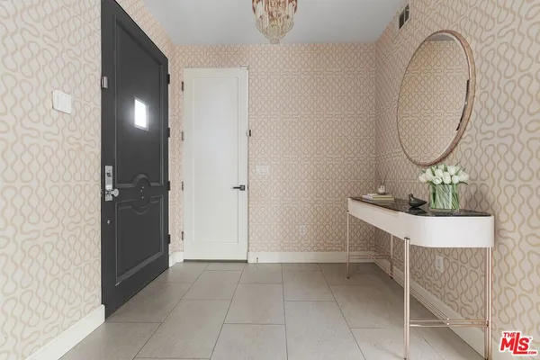 $7,500 | 1745 South Barrington Avenue, Los Angeles, CA 90025