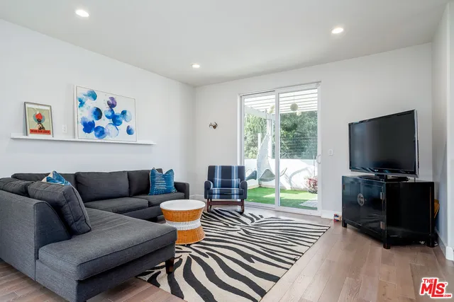 $8,000 | 1745 South Barrington Avenue, Los Angeles, CA 90025