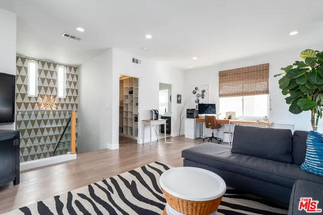 $8,000 | 1745 South Barrington Avenue, Los Angeles, CA 90025