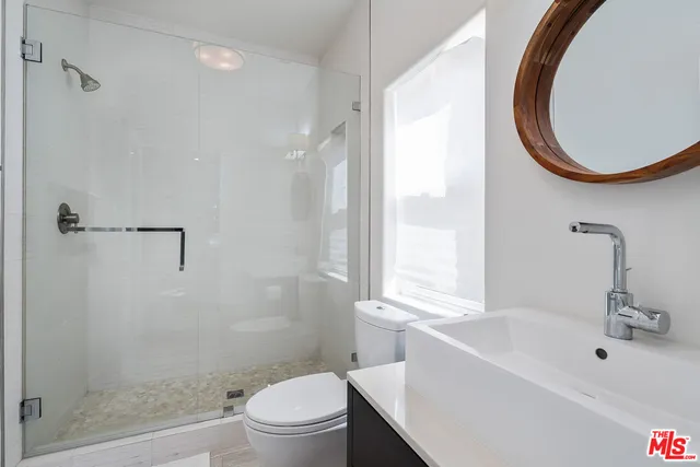 $8,000 | 1745 South Barrington Avenue, Los Angeles, CA 90025