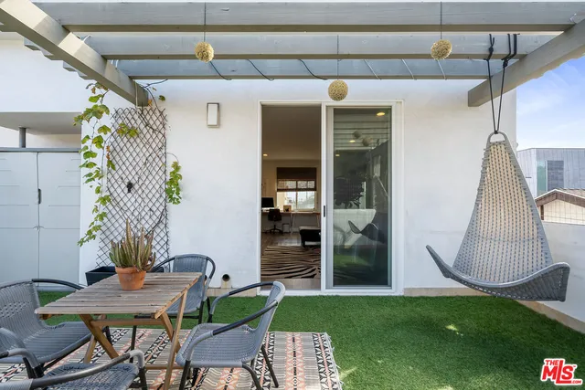 $8,000 | 1745 South Barrington Avenue, Los Angeles, CA 90025