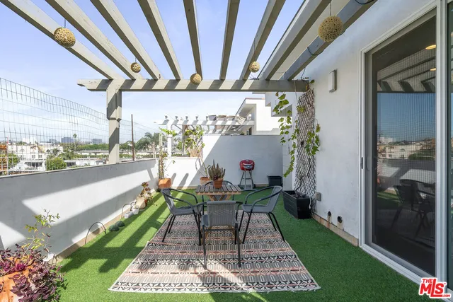 $8,000 | 1745 South Barrington Avenue, Los Angeles, CA 90025