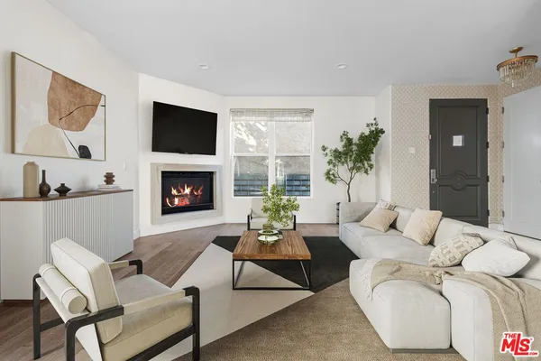 $7,500 | 1745 South Barrington Avenue, Los Angeles, CA 90025