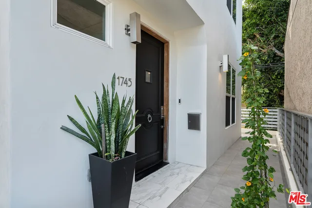 $8,000 | 1745 South Barrington Avenue, Los Angeles, CA 90025