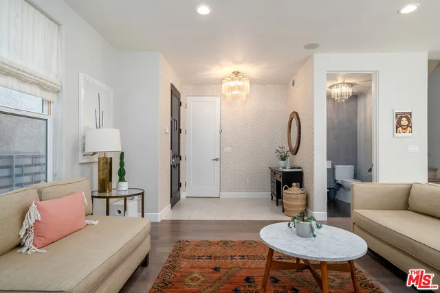 $8,000 | 1745 South Barrington Avenue, Los Angeles, CA 90025