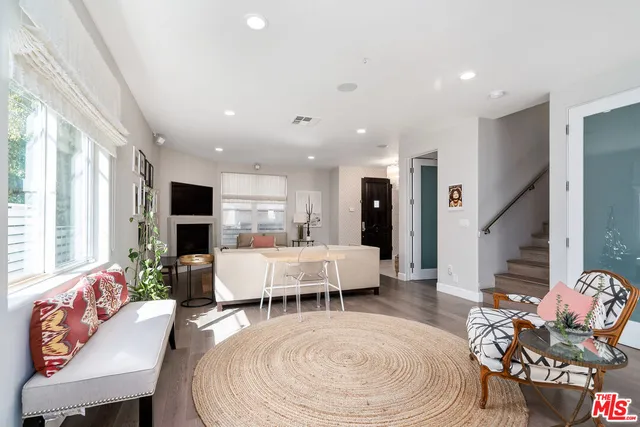 $8,000 | 1745 South Barrington Avenue, Los Angeles, CA 90025