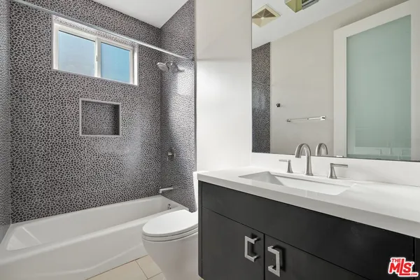 $7,500 | 1745 South Barrington Avenue, Los Angeles, CA 90025