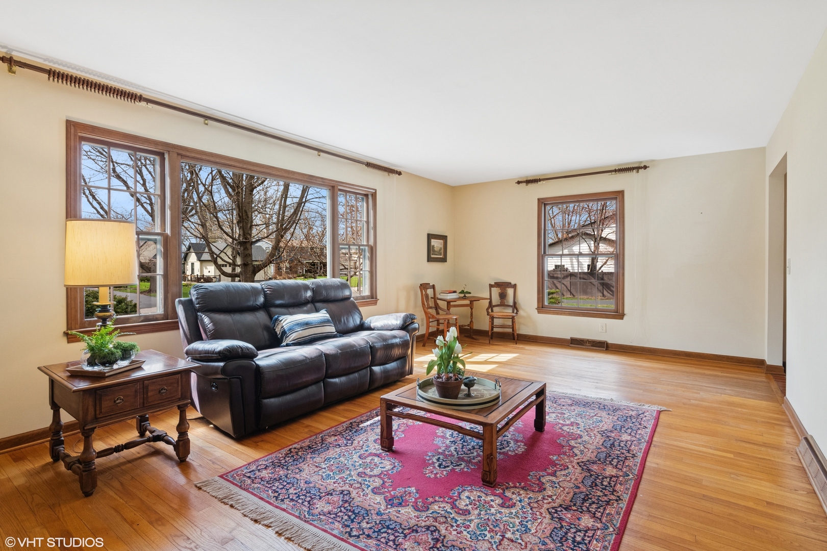 429 Grant Avenue Geneva, IL 60134 - Photo 15 of 34 a living room with furniture a rug a lamp and a potted plant