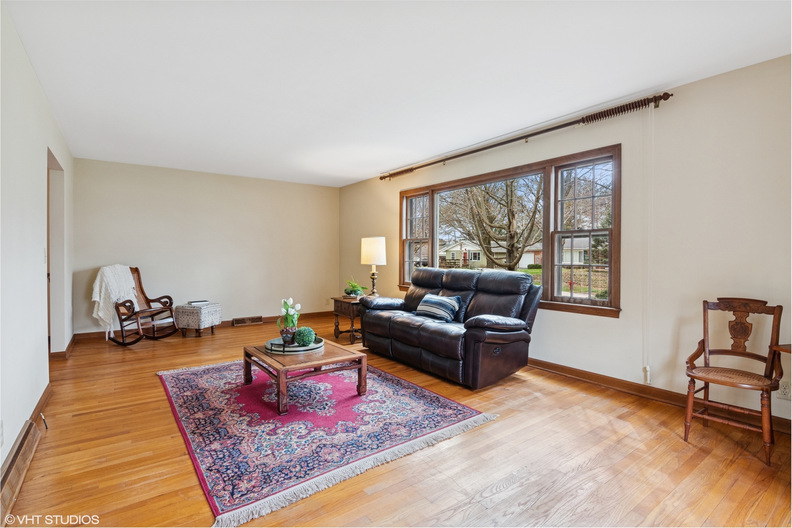 429 Grant Avenue Geneva, IL 60134 - Photo 16 of 34 a living room with furniture rug and window