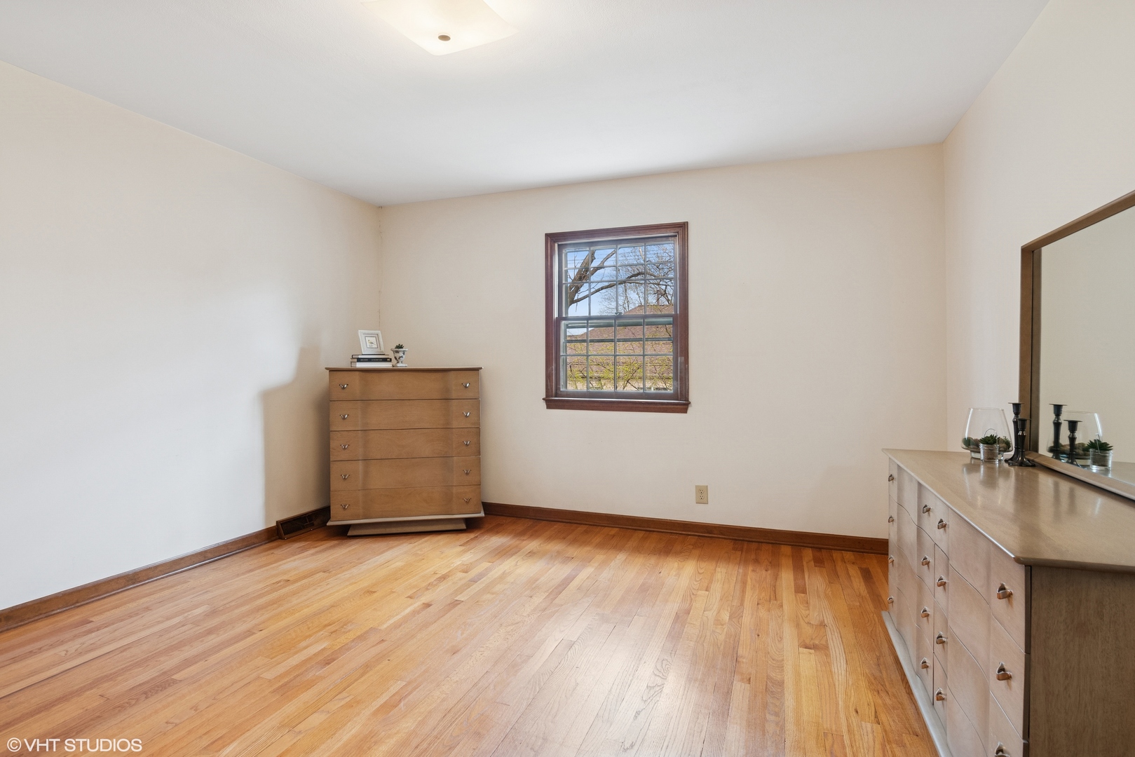 429 Grant Avenue Geneva, IL 60134 - Photo 21 of 34 an empty room with wooden floor and windows
