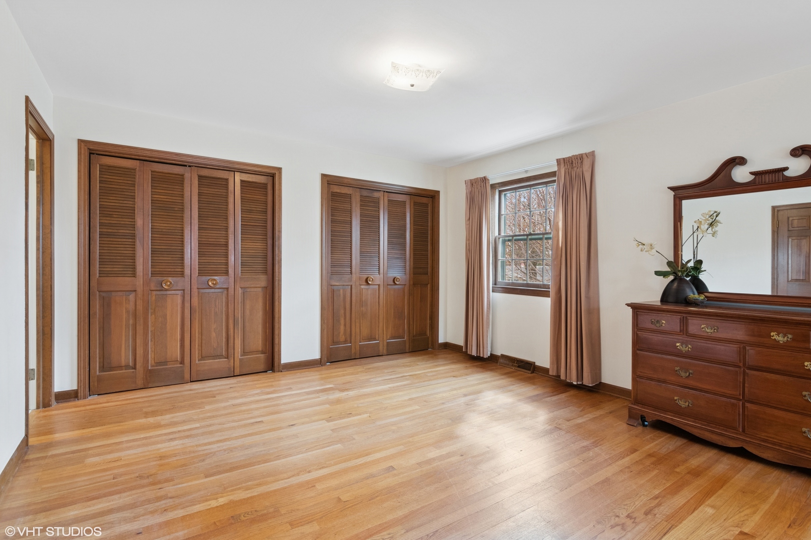 429 Grant Avenue Geneva, IL 60134 - Photo 25 of 34 a view of an empty room with wooden floor and a window