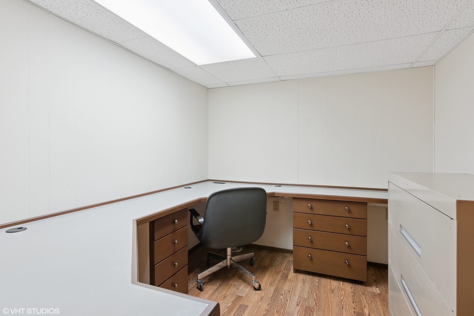 429 Grant Avenue Geneva, IL 60134 - Photo 28 of 34 a view of workspace with wooden floor