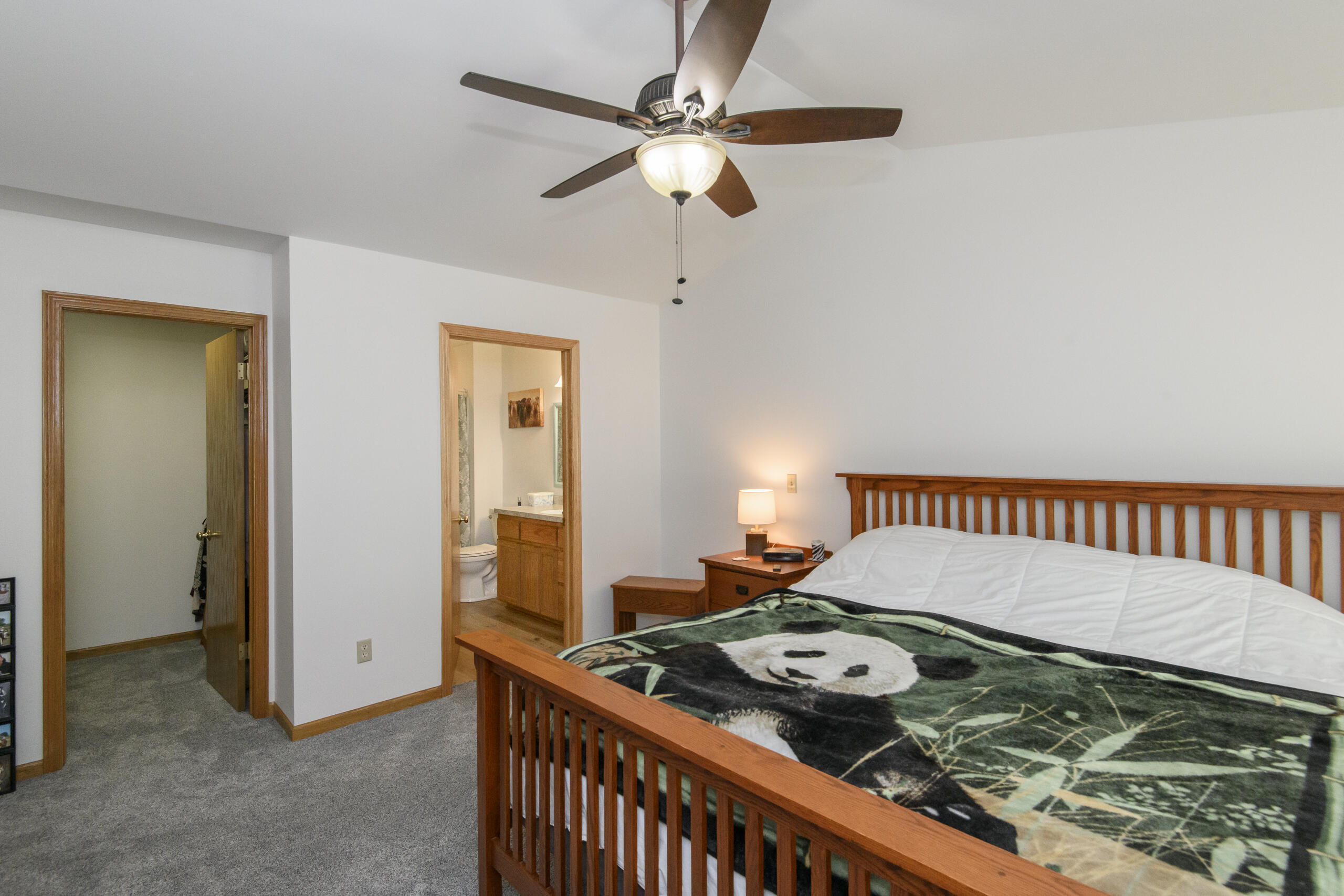 966 Bay View Circle Mukwonago, WI 53149 - Photo 17 of 44 Primary Bedroom