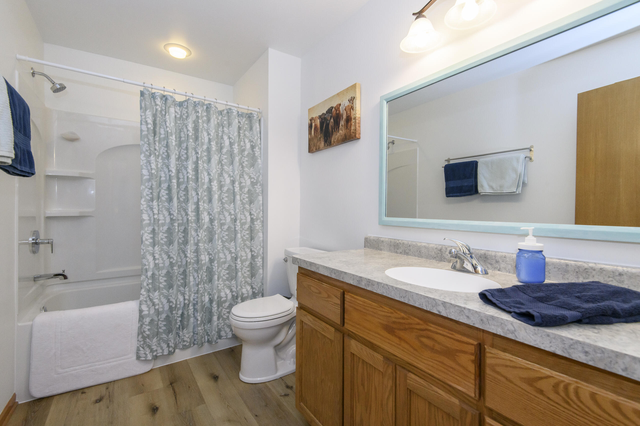 966 Bay View Circle Mukwonago, WI 53149 - Photo 20 of 44 Primary Bathroom