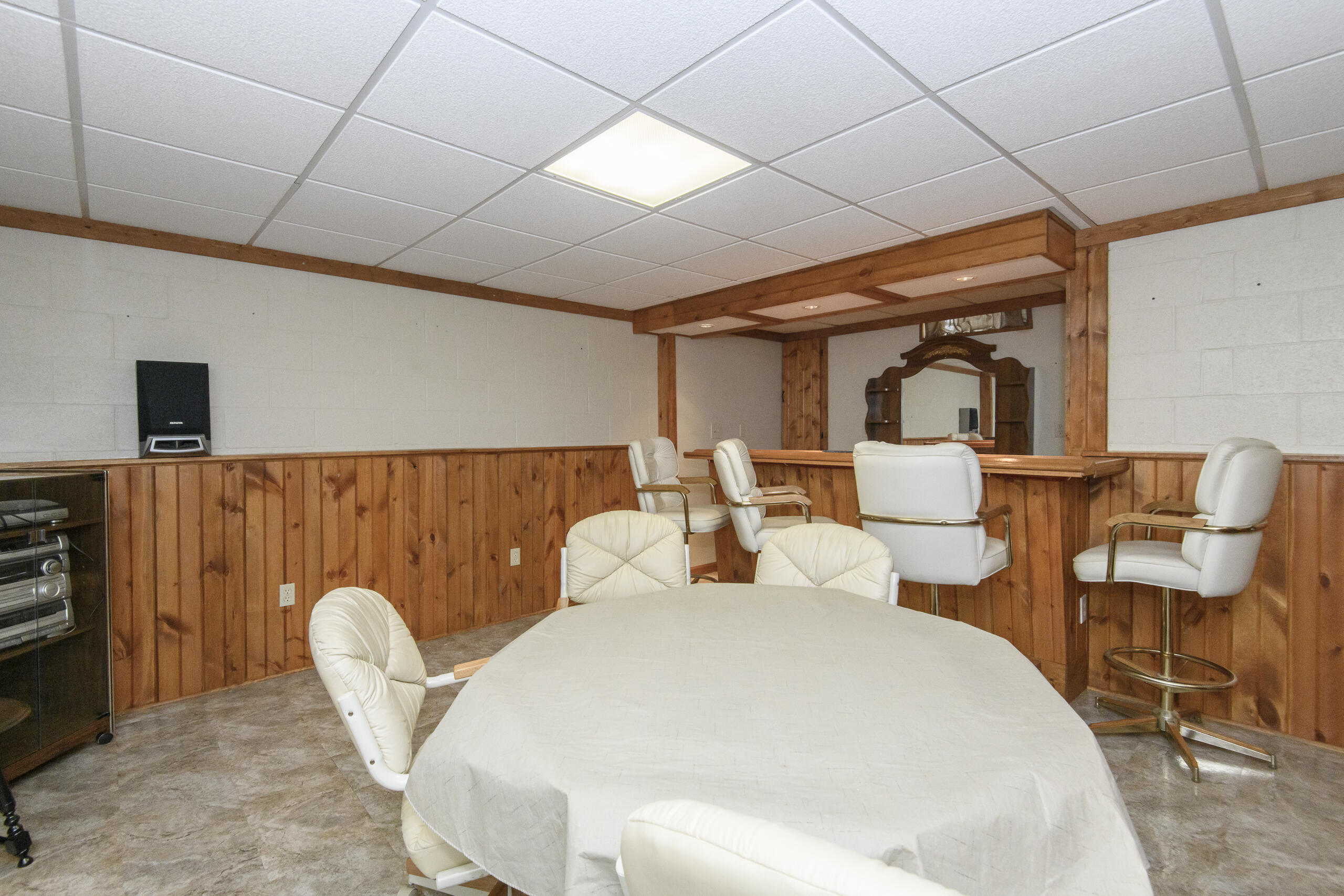 966 Bay View Circle Mukwonago, WI 53149 - Photo 28 of 44 LL Bar Area