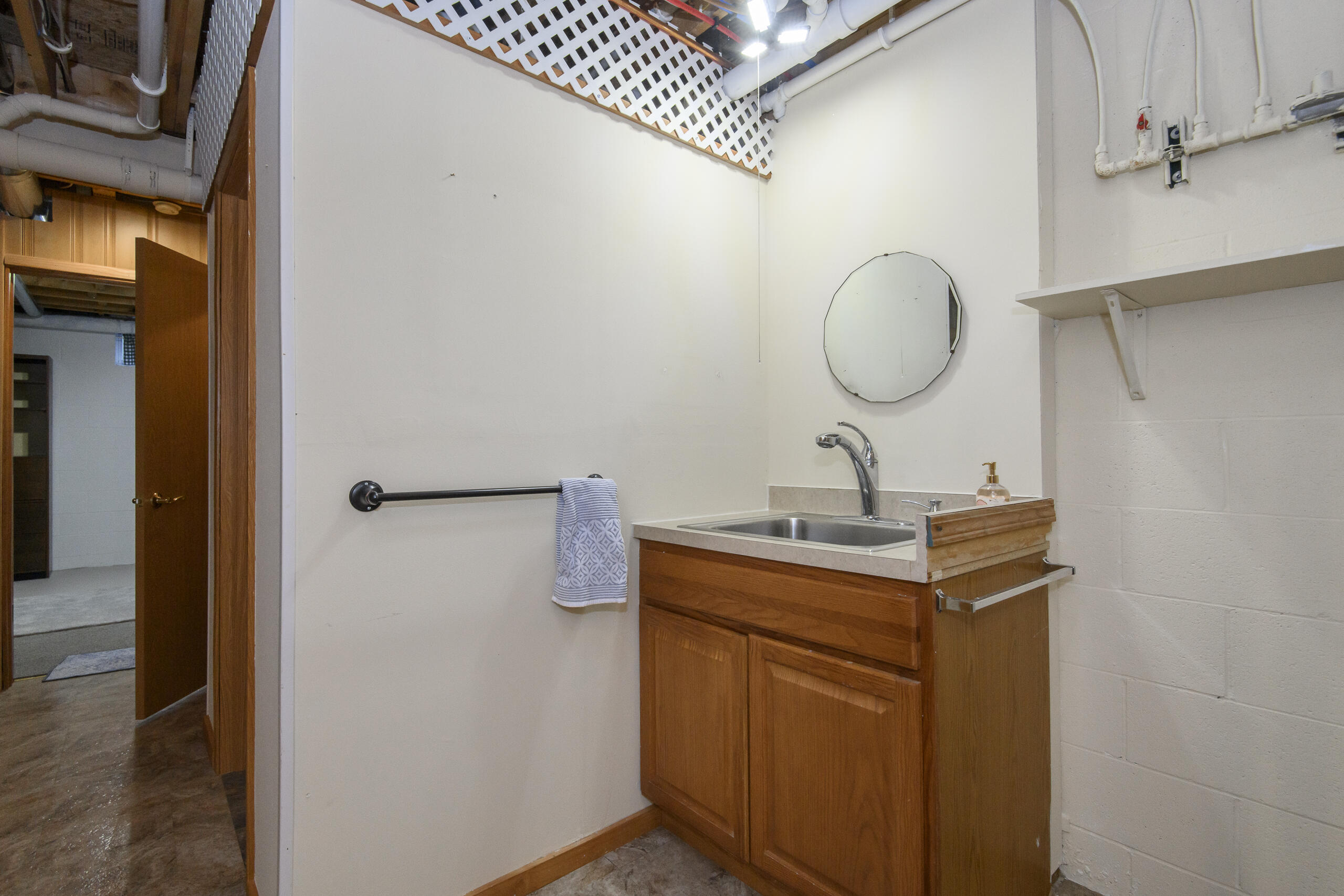 966 Bay View Circle Mukwonago, WI 53149 - Photo 31 of 44 Half Bath Lower