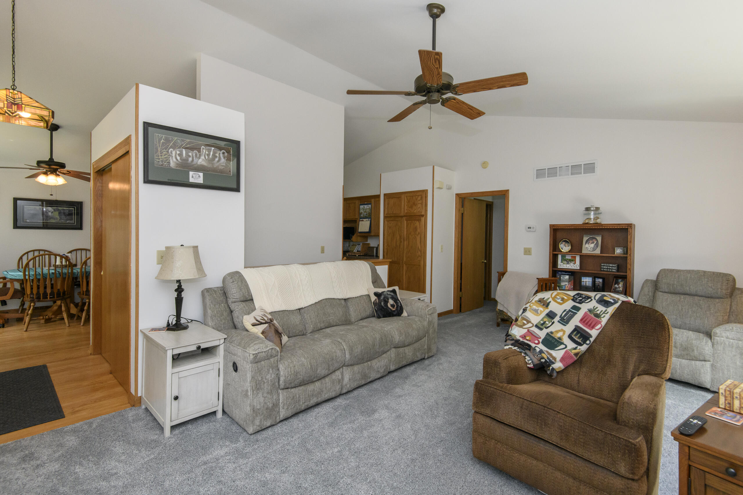 966 Bay View Circle Mukwonago, WI 53149 - Photo 6 of 44 Living Room