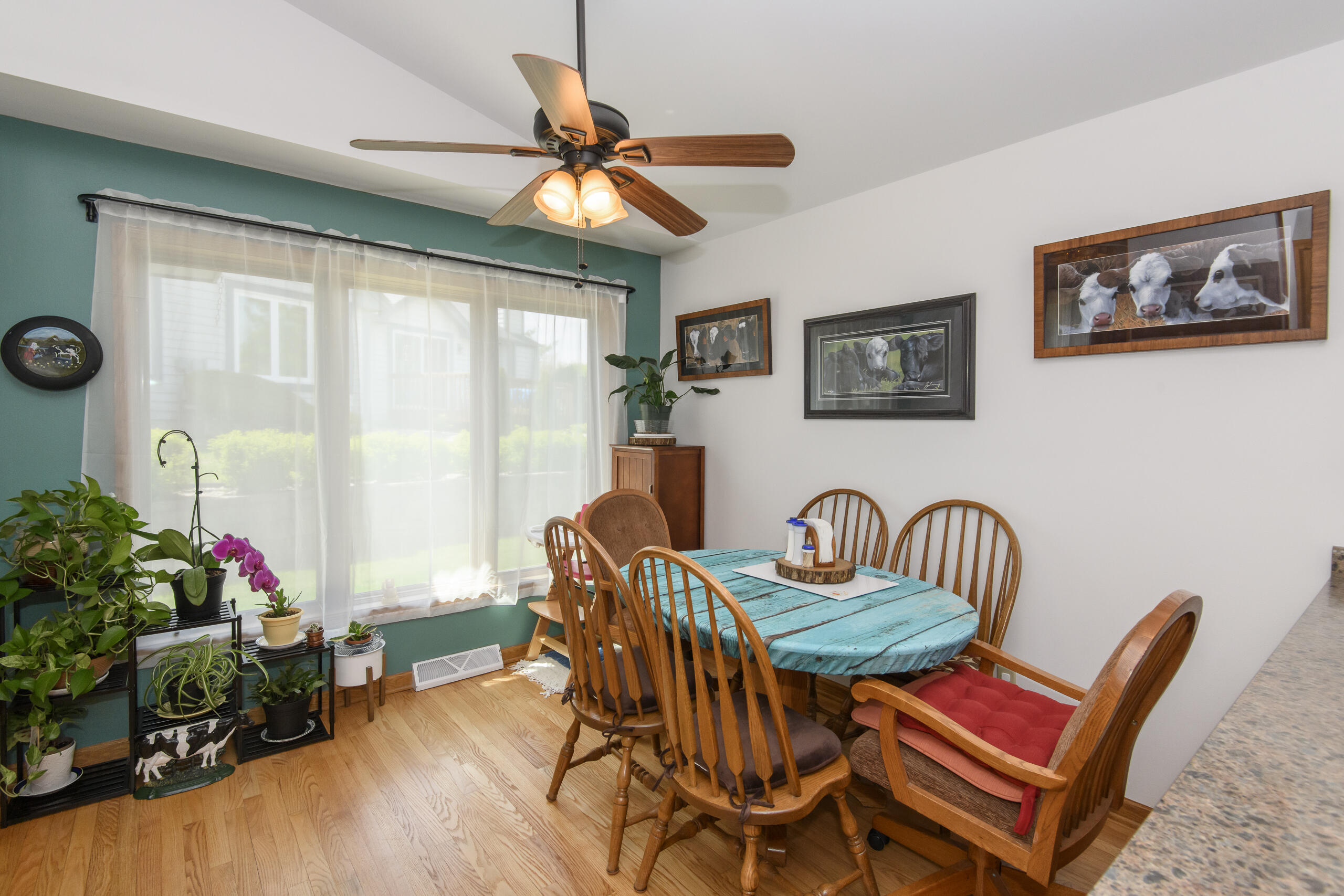966 Bay View Circle Mukwonago, WI 53149 - Photo 8 of 44 Dining Area