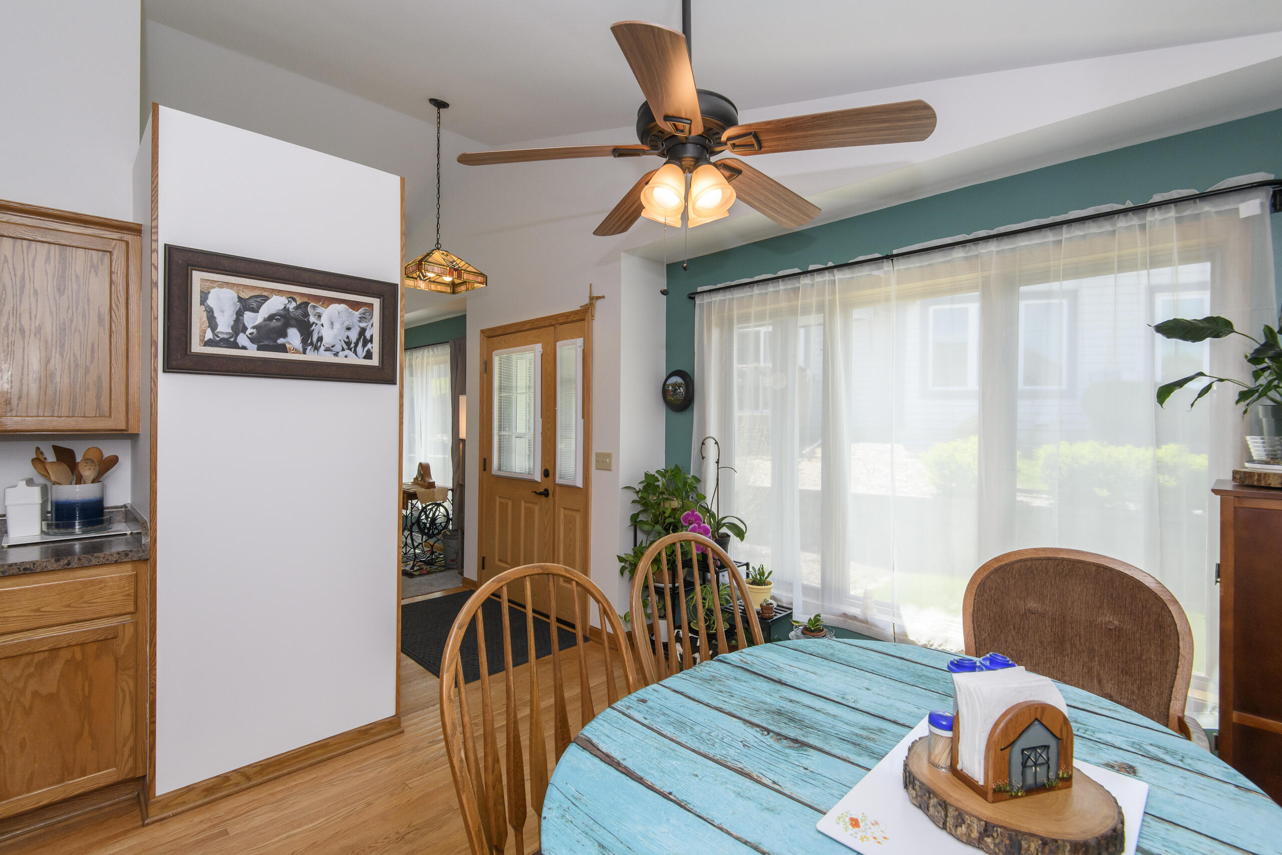 966 Bay View Circle Mukwonago, WI 53149 - Photo 9 of 44 Dining Area