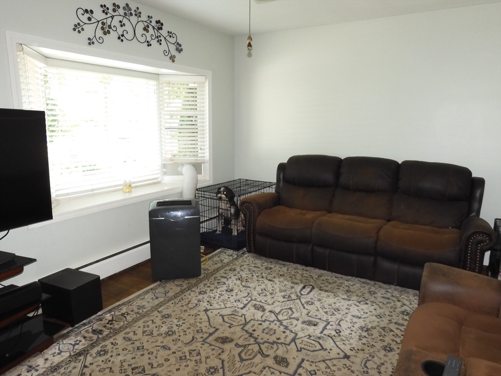 19 Perkins Street Amesbury, MA 01913 - Photo 11 of 27