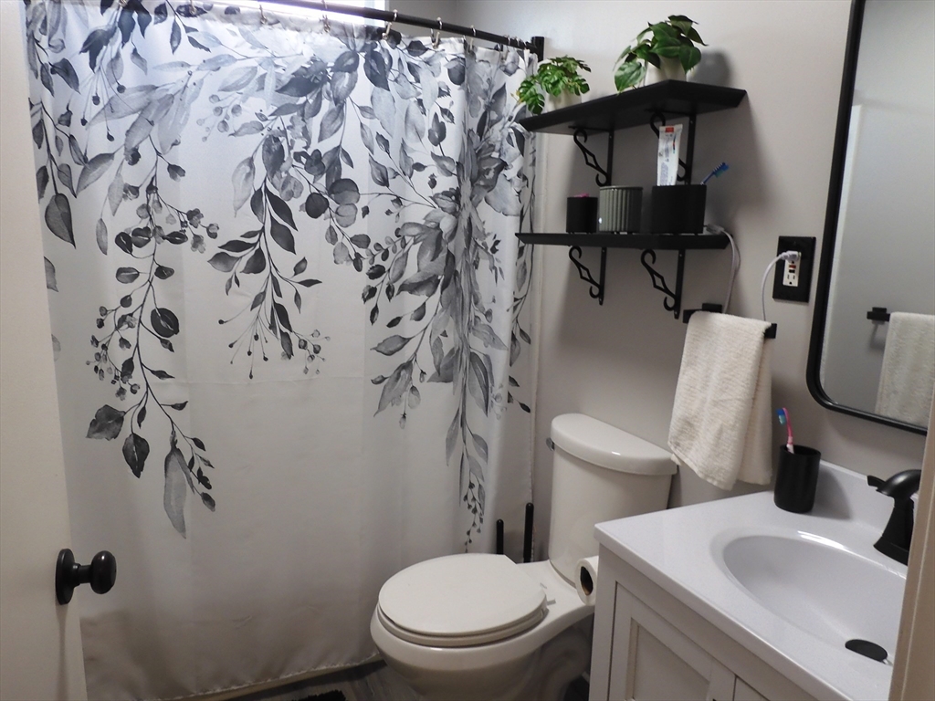 19 Perkins Street Amesbury, MA 01913 - Photo 16 of 27