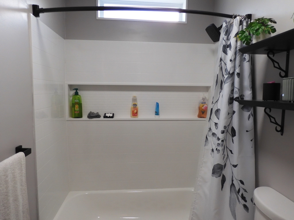 19 Perkins Street Amesbury, MA 01913 - Photo 17 of 27