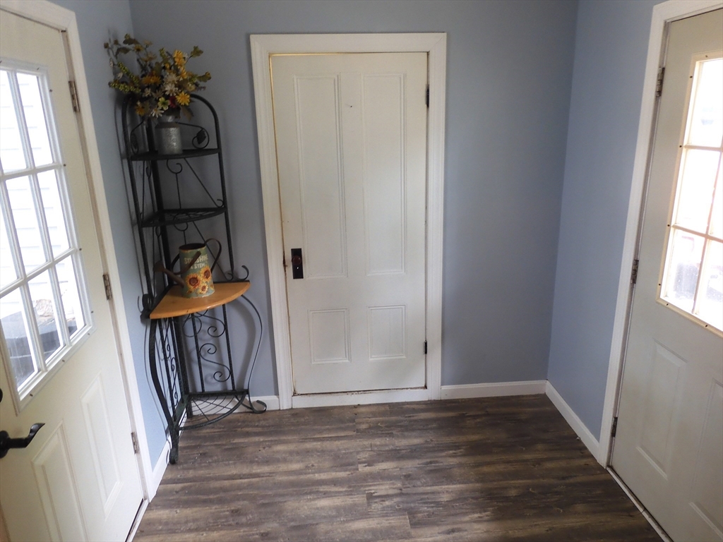 19 Perkins Street Amesbury, MA 01913 - Photo 3 of 27