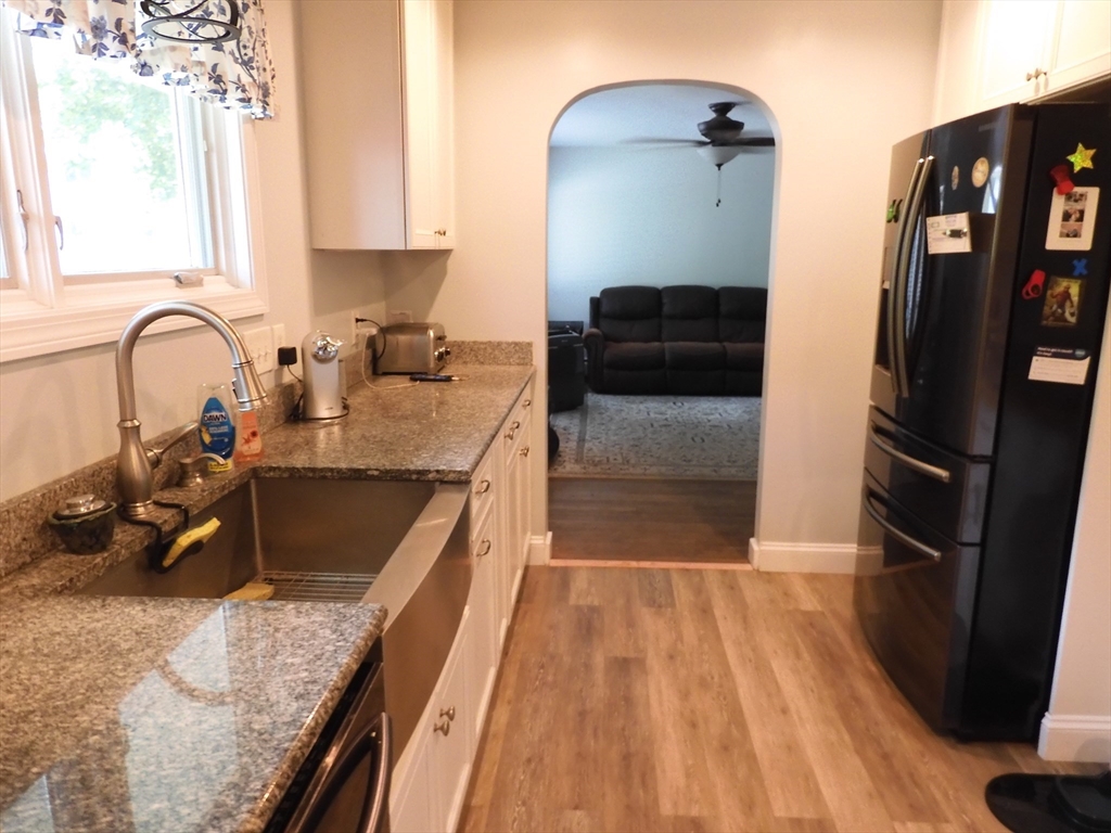 19 Perkins Street Amesbury, MA 01913 - Photo 7 of 27