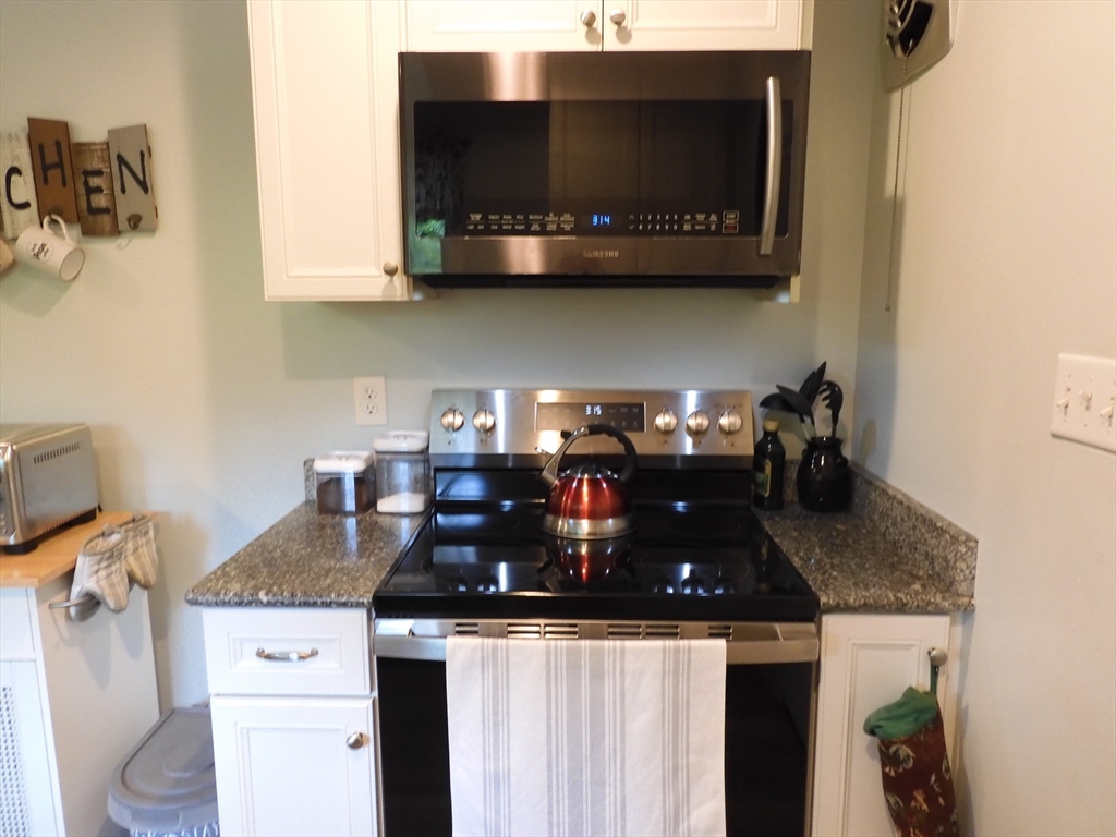 19 Perkins Street Amesbury, MA 01913 - Photo 8 of 27