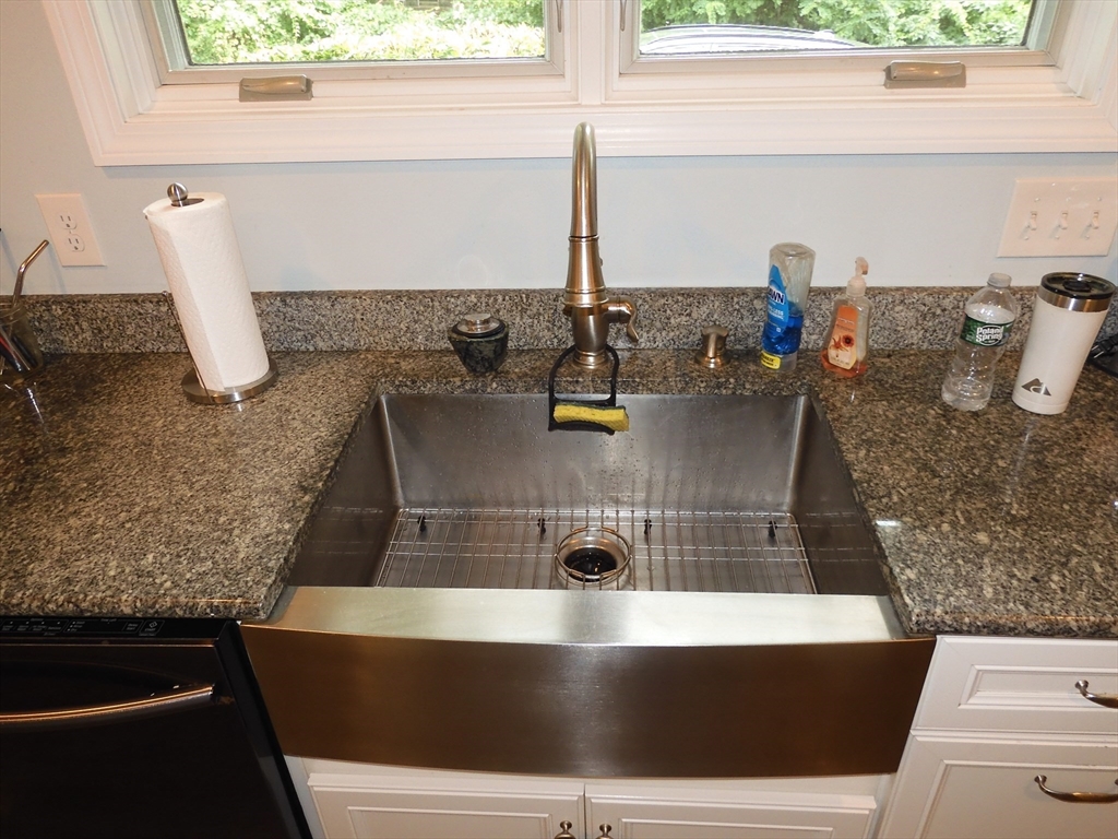 19 Perkins Street Amesbury, MA 01913 - Photo 9 of 27