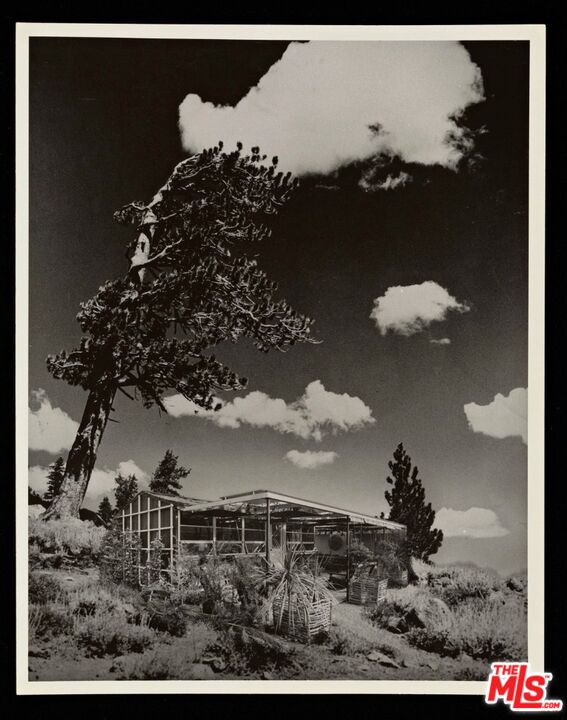 2044 Mayview Drive Los Angeles, CA 90027 - Photo 43 of 44 a view of sky from window