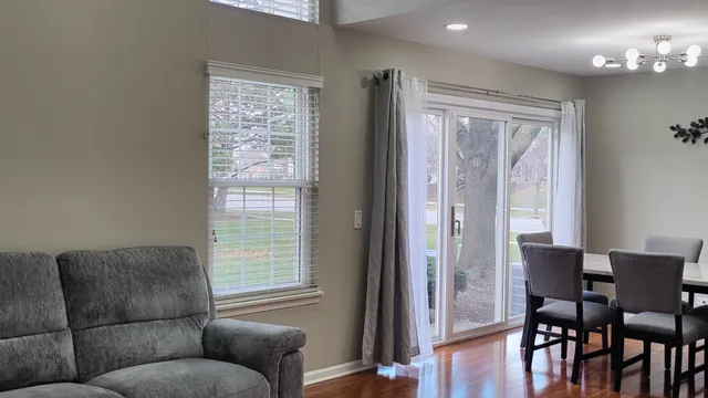 $429,900 | 138 White Branch Court South, Schaumburg, IL 60107