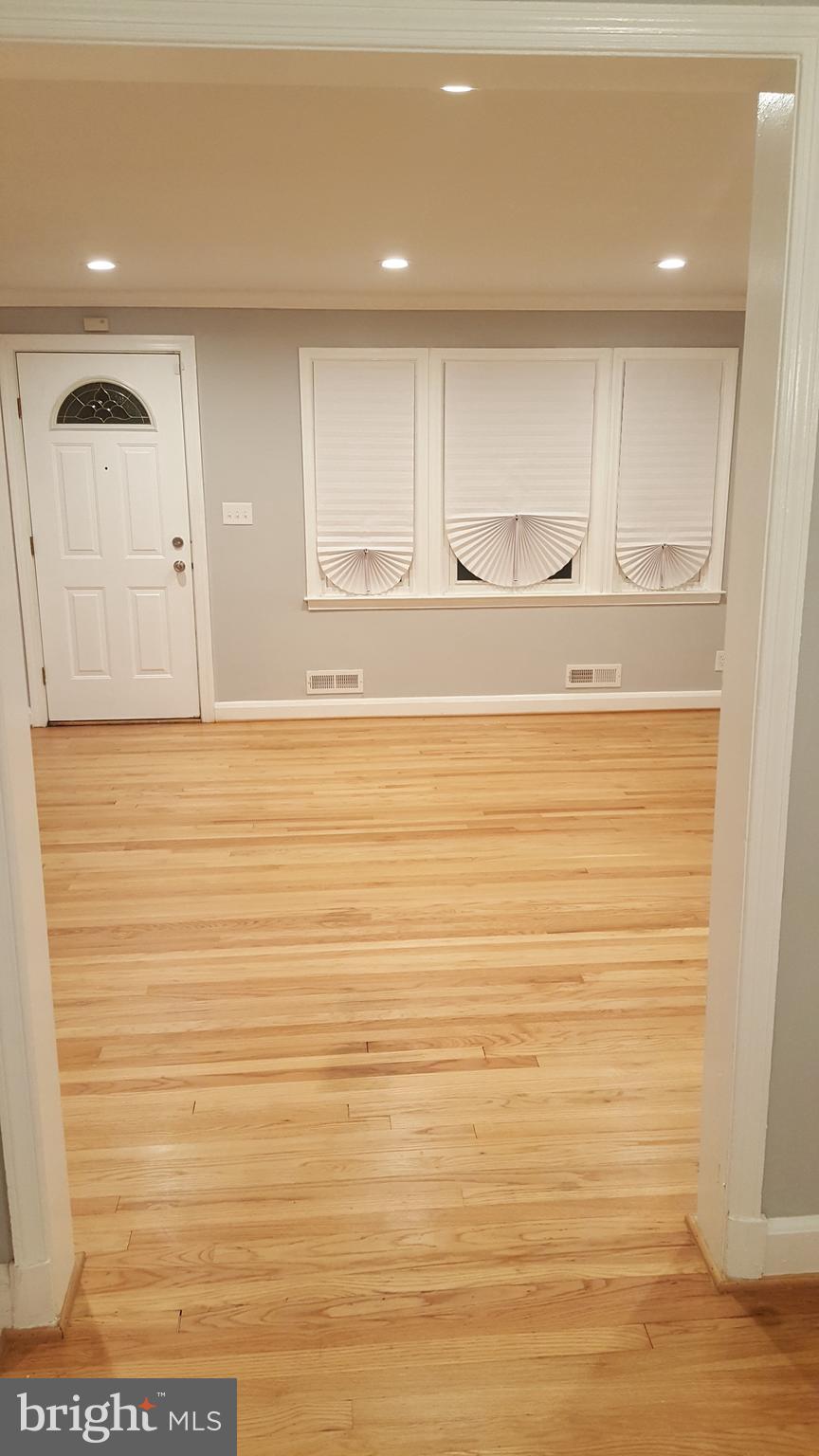 1545 Kirkwood Road Baltimore, MD 21207 - Photo 15 of 25 Living Room