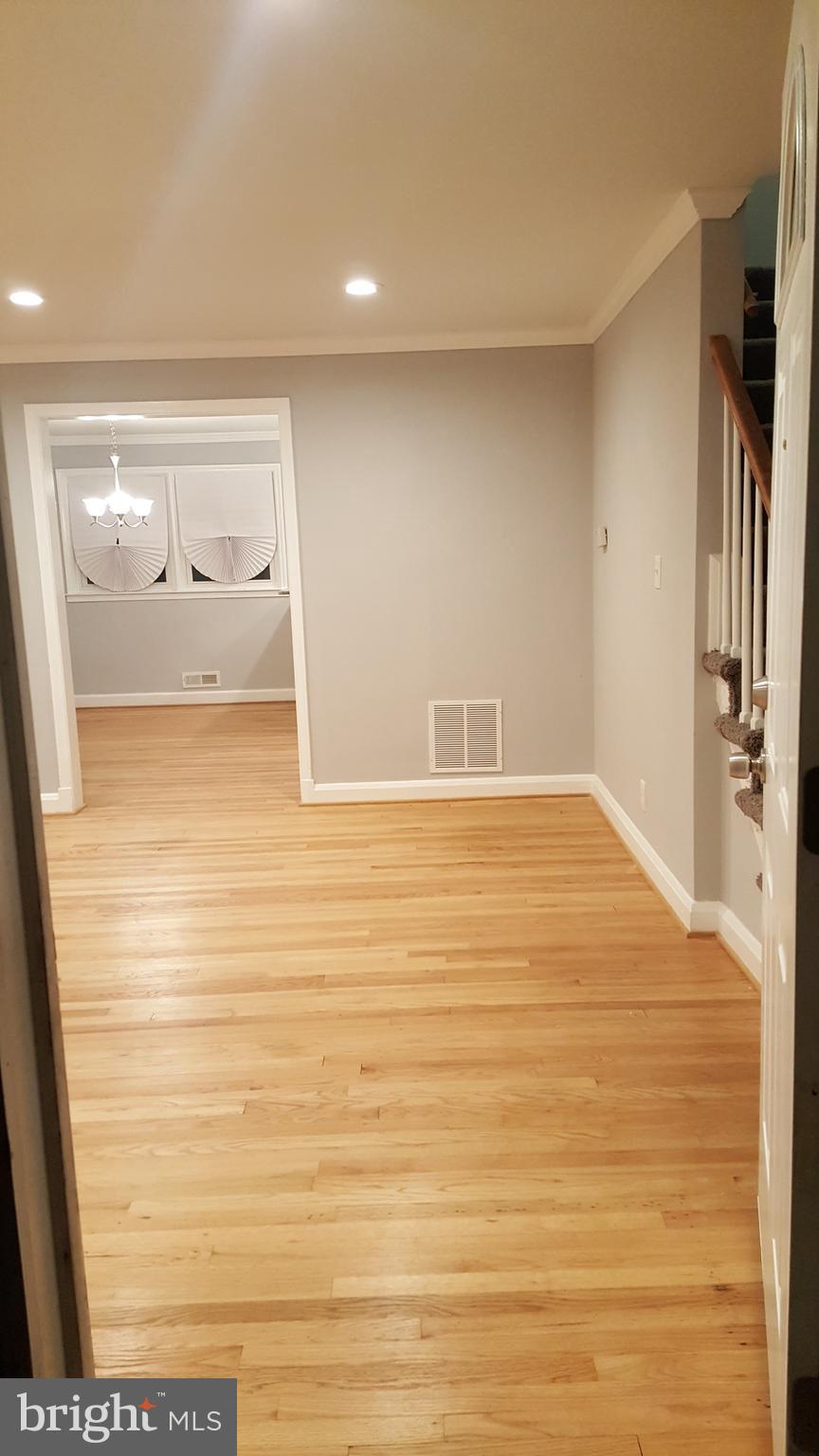 1545 Kirkwood Road Baltimore, MD 21207 - Photo 5 of 25 Living Room