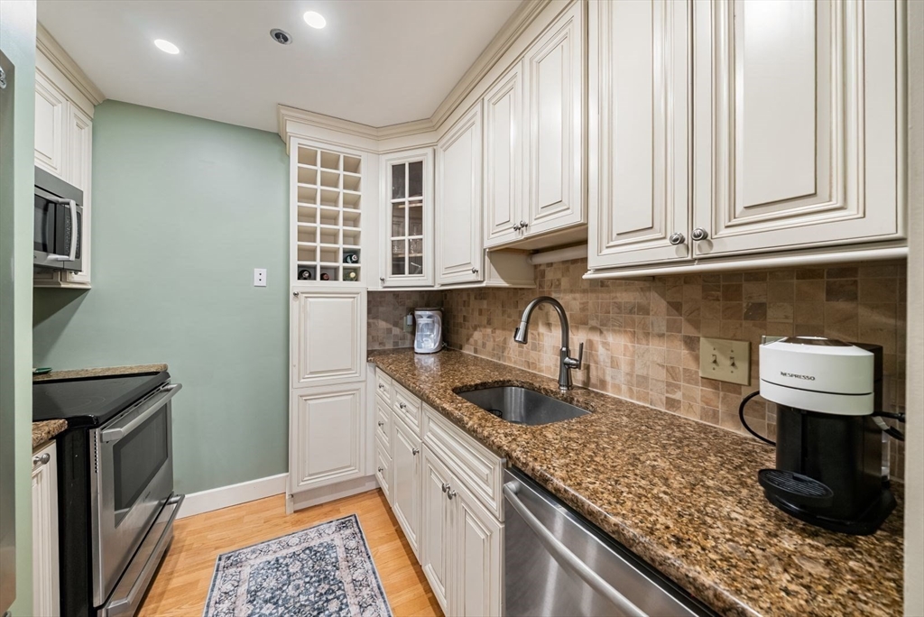 100 Fulton Street, Unit 3C Boston, MA 02109 - Photo 2 of 27