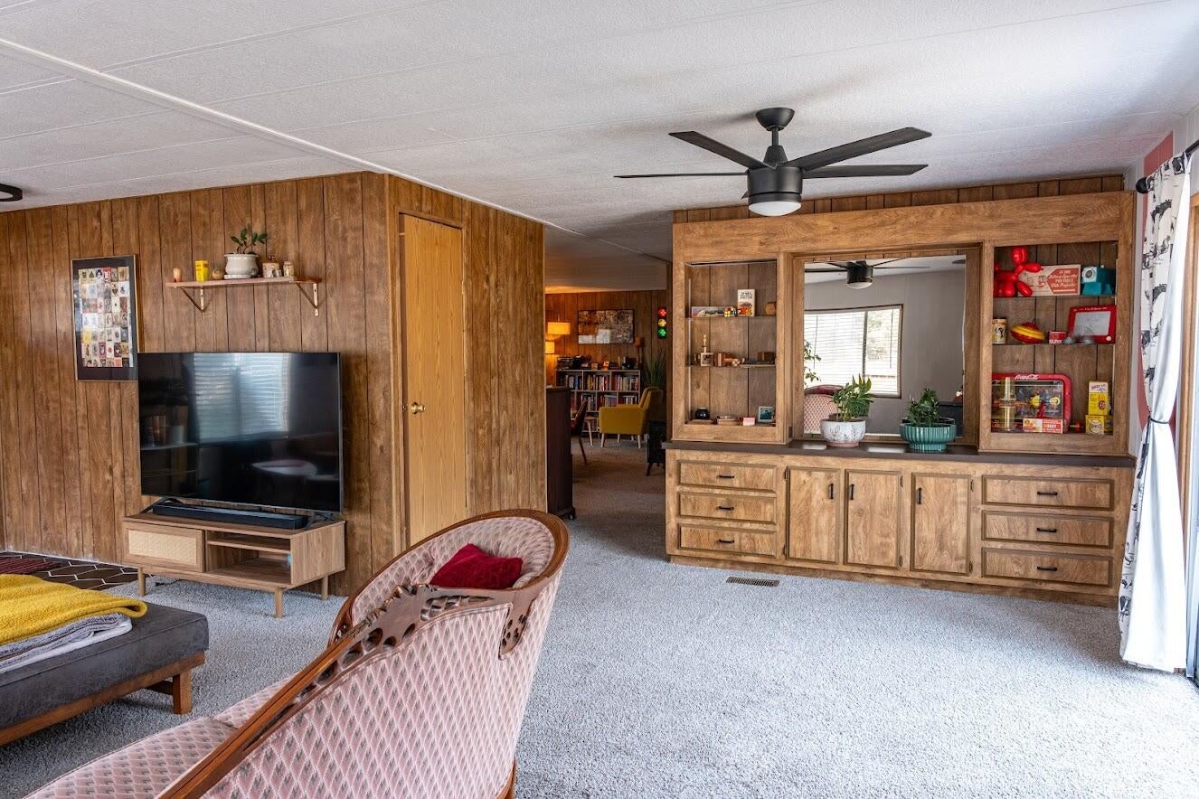 59823 Cheyenne Road Bend, OR 97702 - Photo 7 of 29 Cheyenne Front Room 2