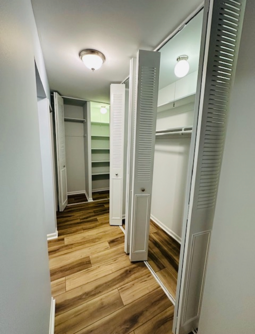 3515 Central Road, Unit 103 Glenview, IL 60025 - Photo 11 of 27 a view of an entryway