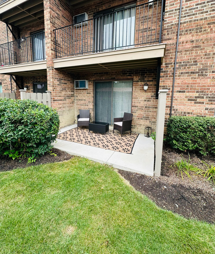 3515 Central Road, Unit 103 Glenview, IL 60025 - Photo 14 of 27 a front view of a house with garden