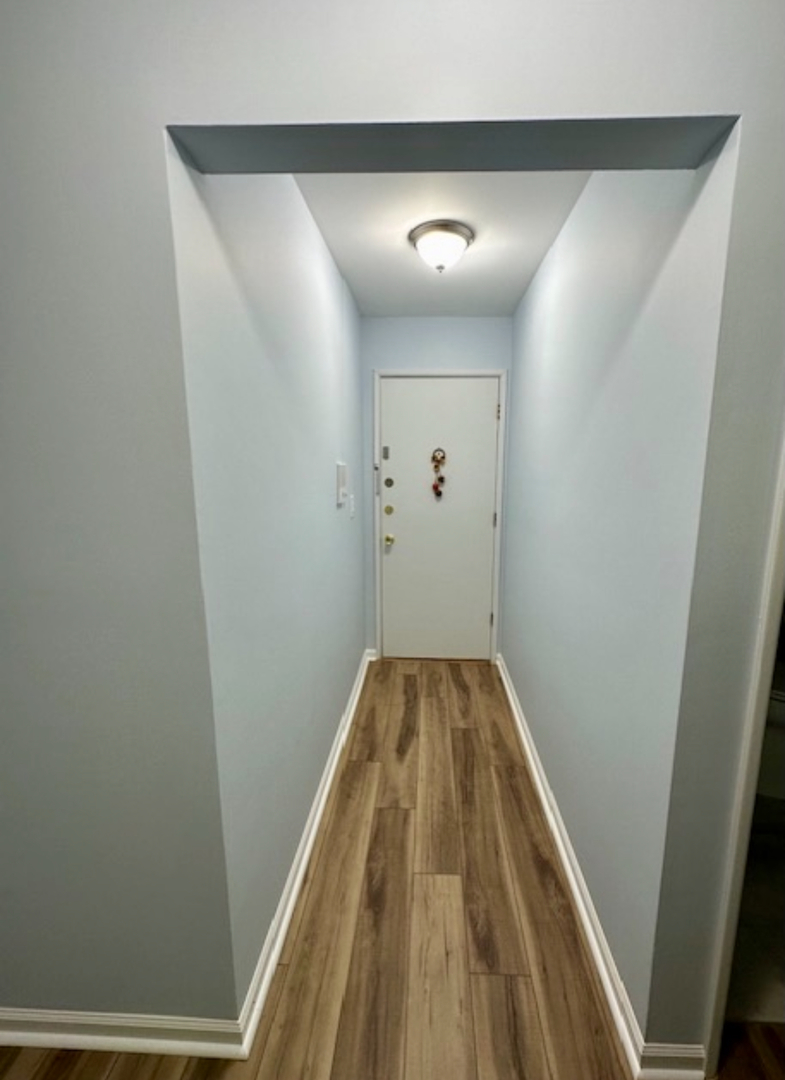 3515 Central Road, Unit 103 Glenview, IL 60025 - Photo 3 of 27 a view of a hallway