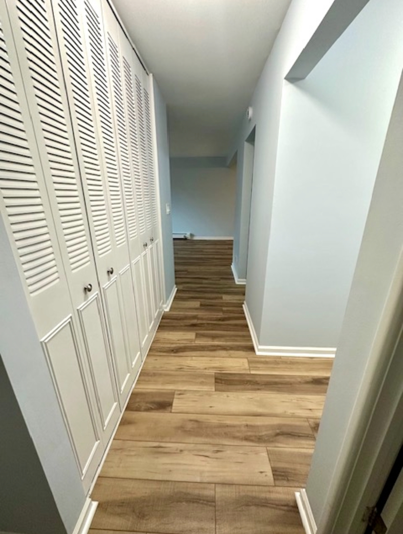 3515 Central Road, Unit 103 Glenview, IL 60025 - Photo 9 of 27 a view of entryway